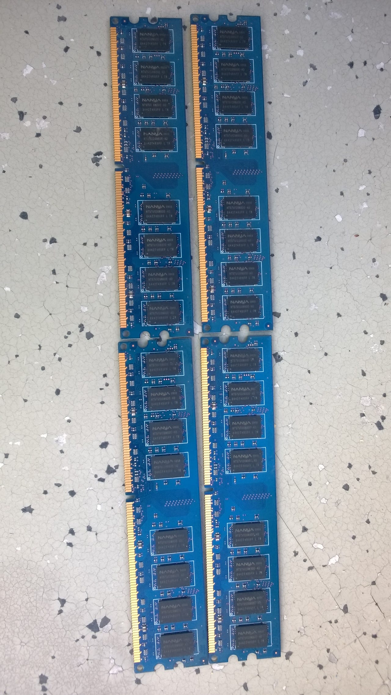 Nanya 2gb PC-6400U 666-13-E1.800 1 240-pin DIMM,DDR2 Desktop Memo
