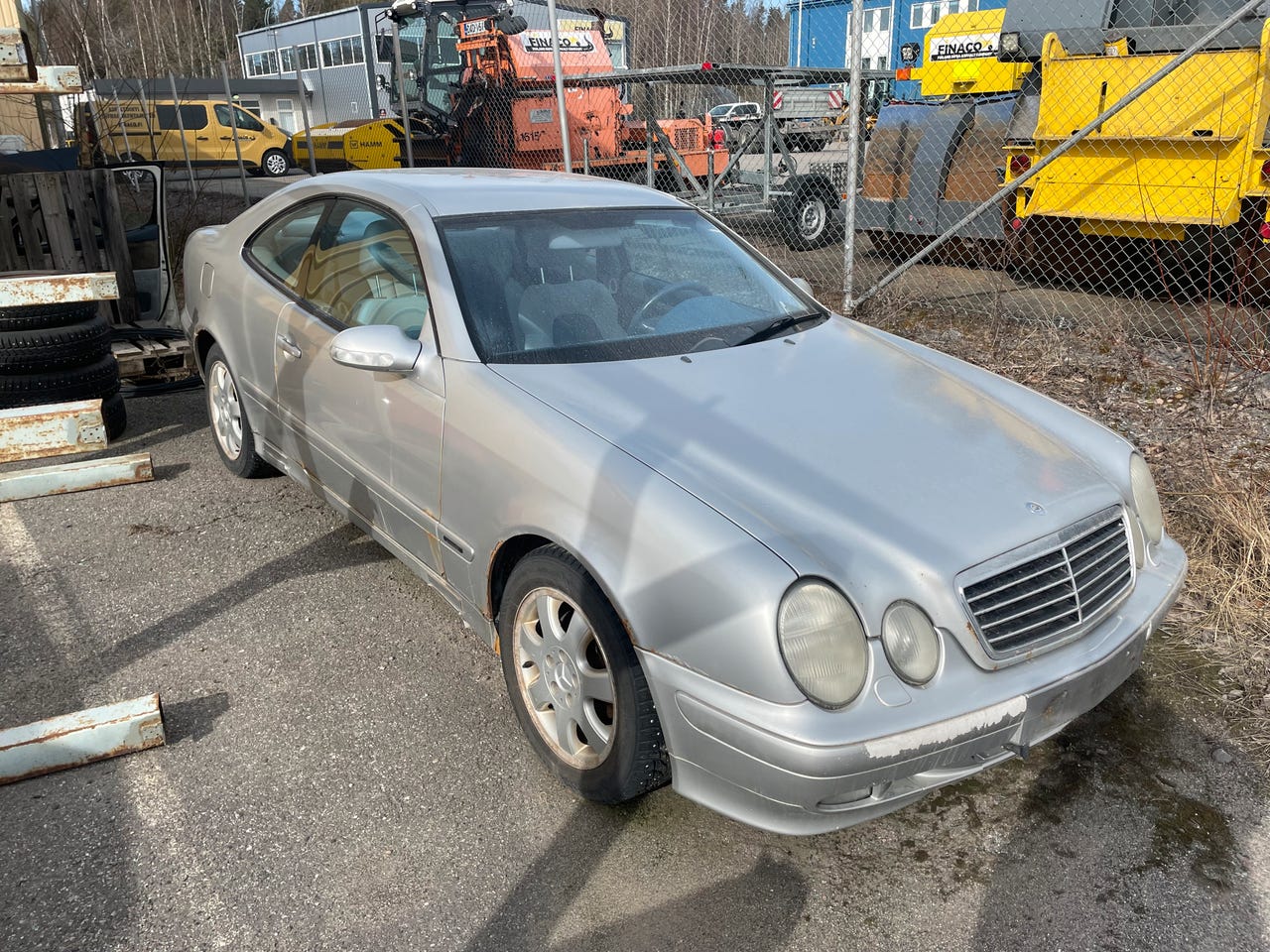MB CLK W208 etupenkit ja nastarenkaat | Tori
