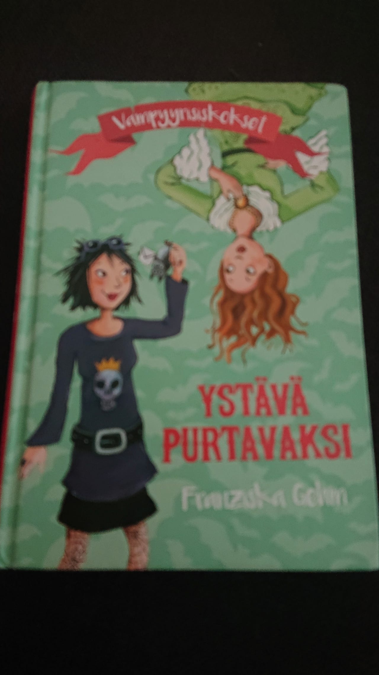 Ystävä purtavaksi - kirja