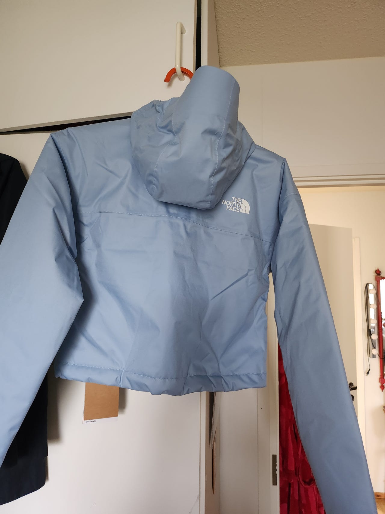 Uusi The North face tuulitakki