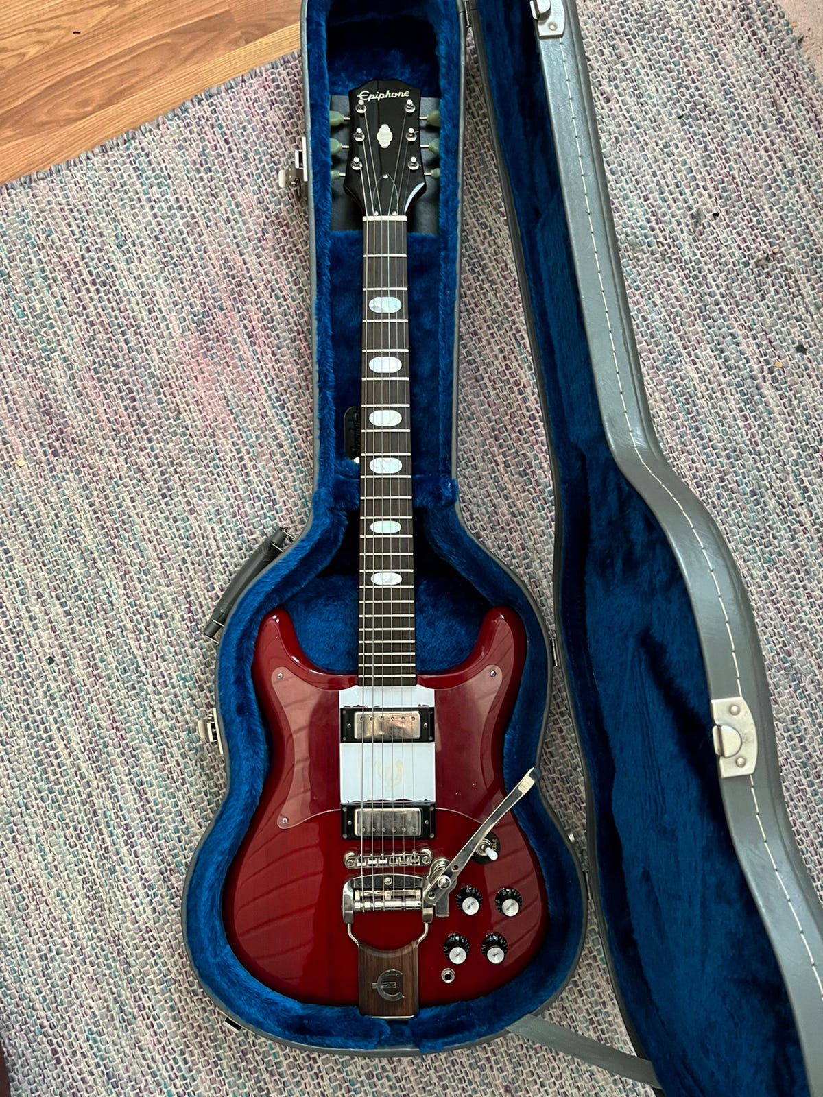 ギター epiphone crestwood 50th anniversary Epiphone 50th Crestwood Custom 50周年記念モデルのを内部から