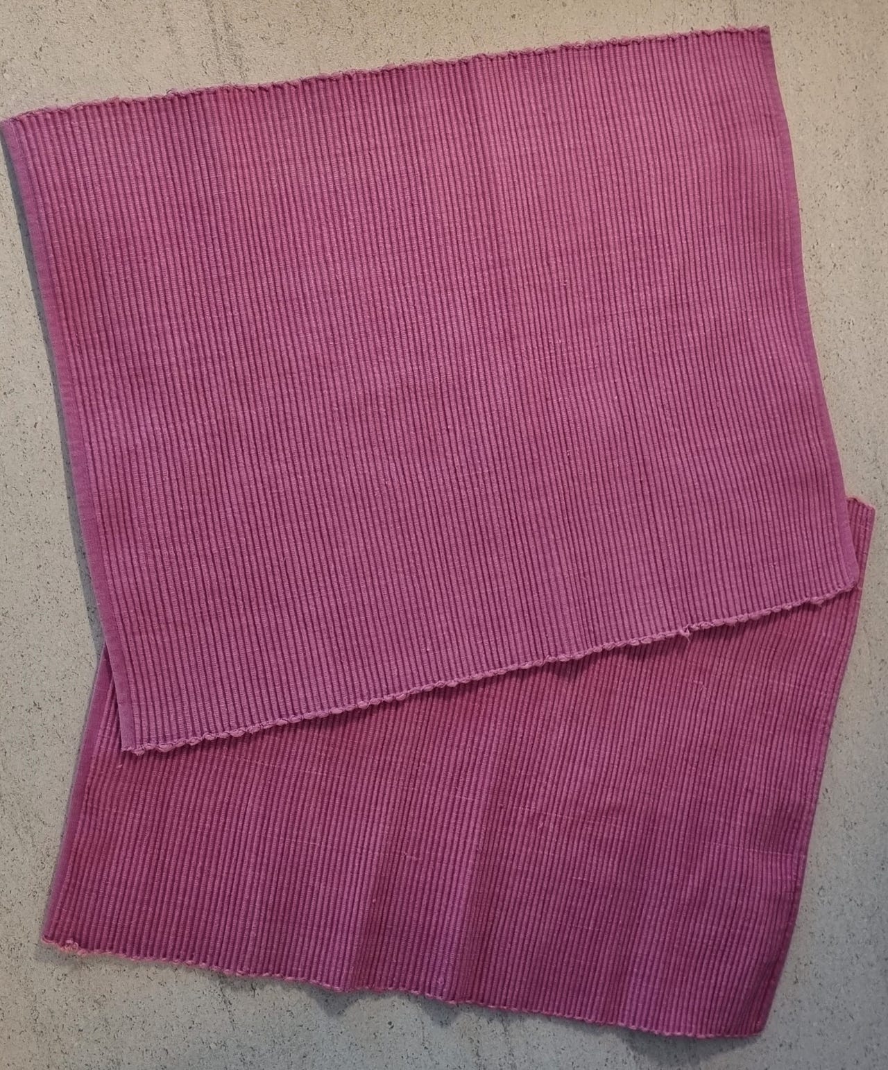2kpl liiloja pöytätabletteja 33cm x 42cm