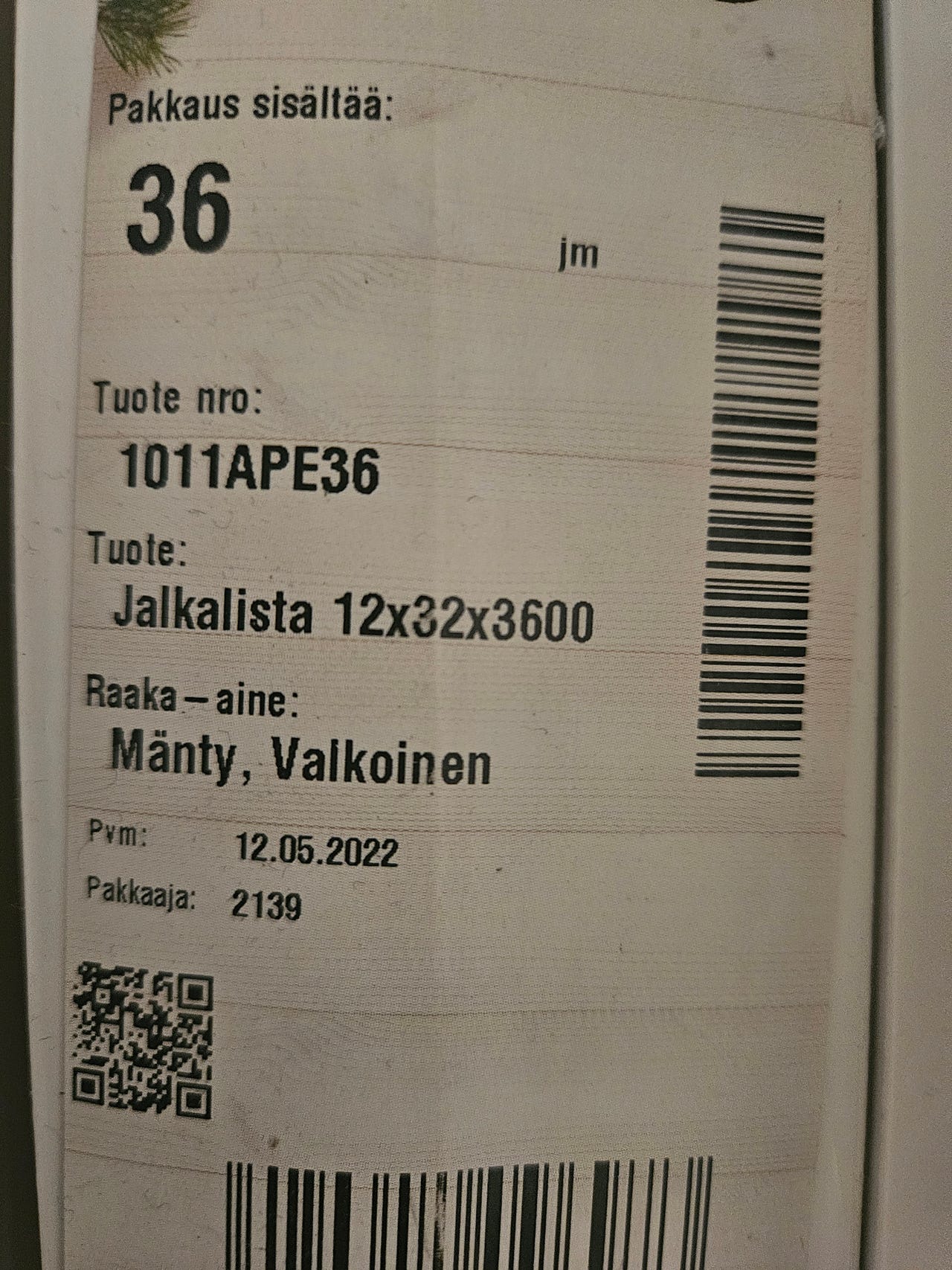 jalkalista-valkoinen-12-x-32-x-3600-tori