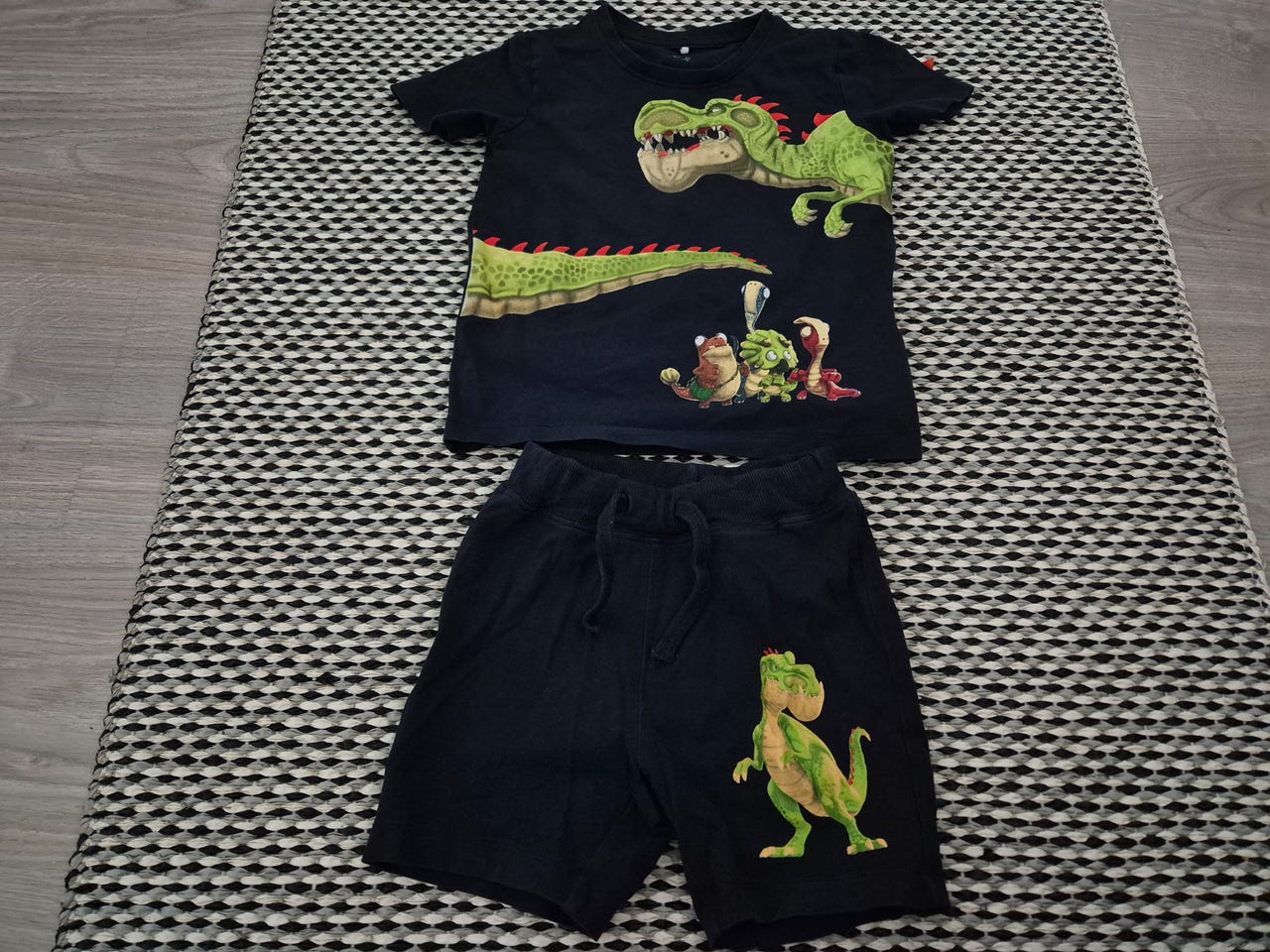 Name it t-paita ja shortsit koko 92