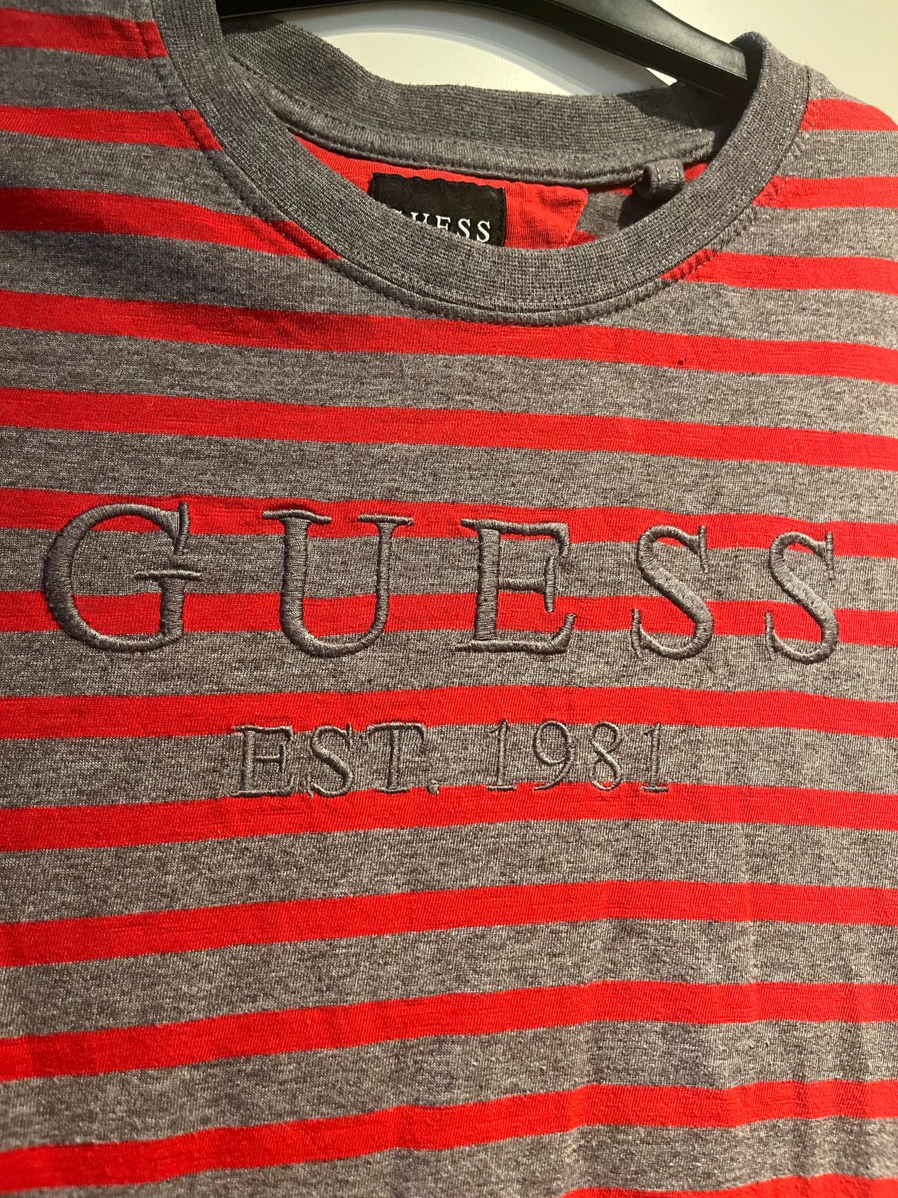 Guess paita koko xs