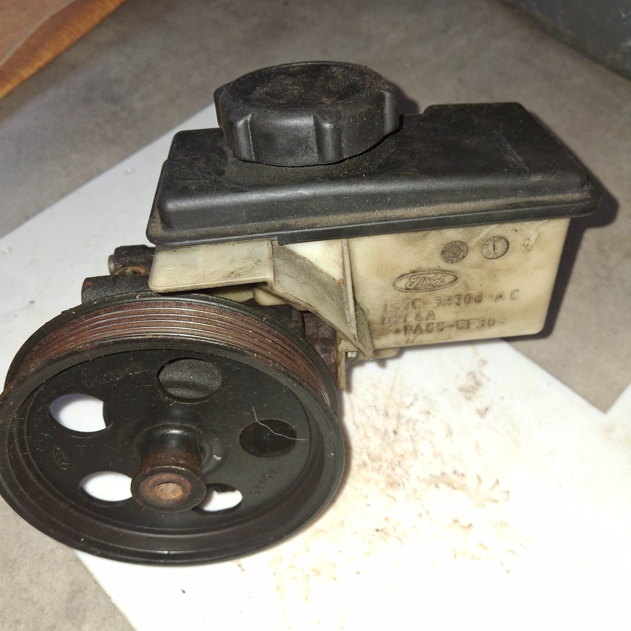 Ohjaustehostin pumppu ford mondeo 02 1.8