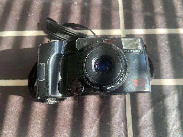 Olympus AZ-200 Superzoom 35 mm kamera