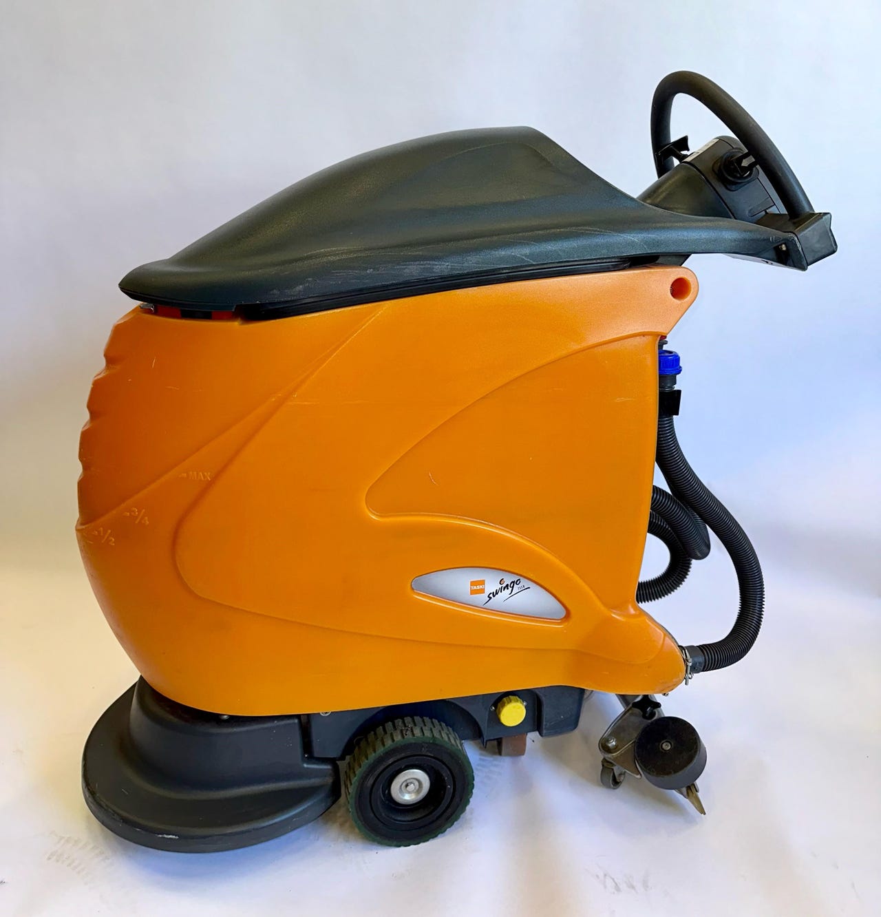Myydään Taski 755 – siivouskone / lattianpesukone