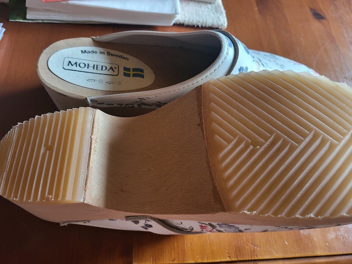 Kuviolliset puukengät