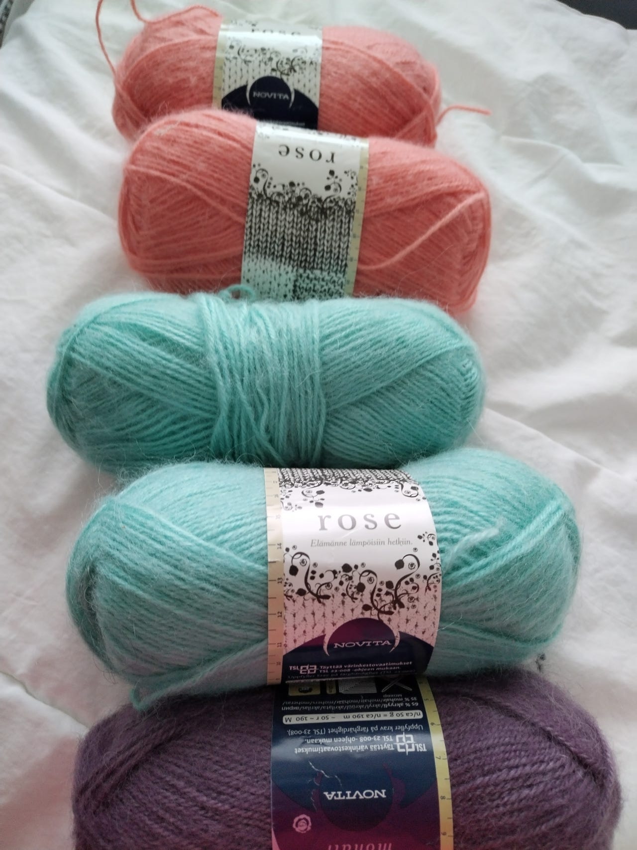 Myydään novita rose mohair lankaa | Tori