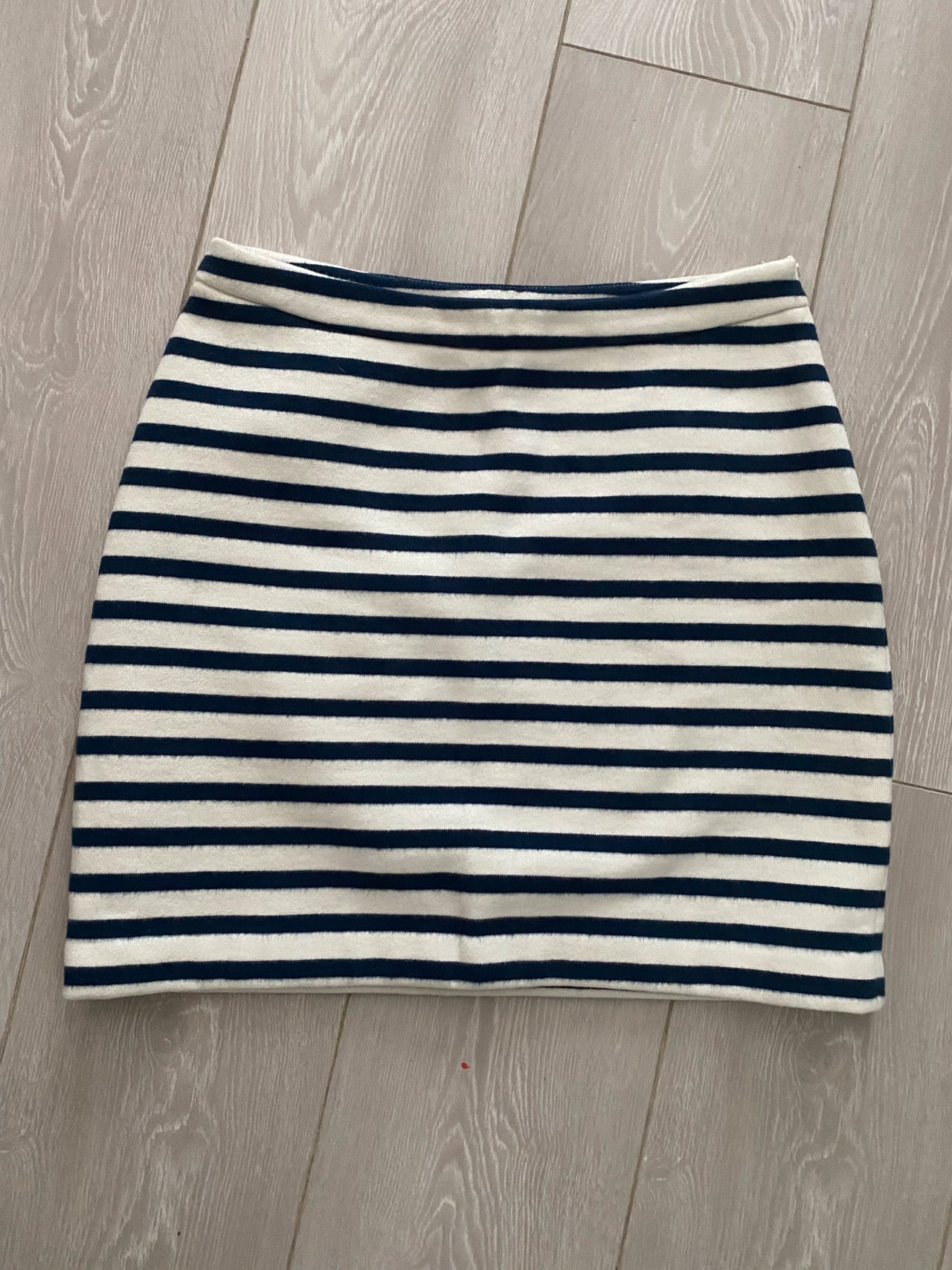 Armani Jeans hame, Ita 42 (36)