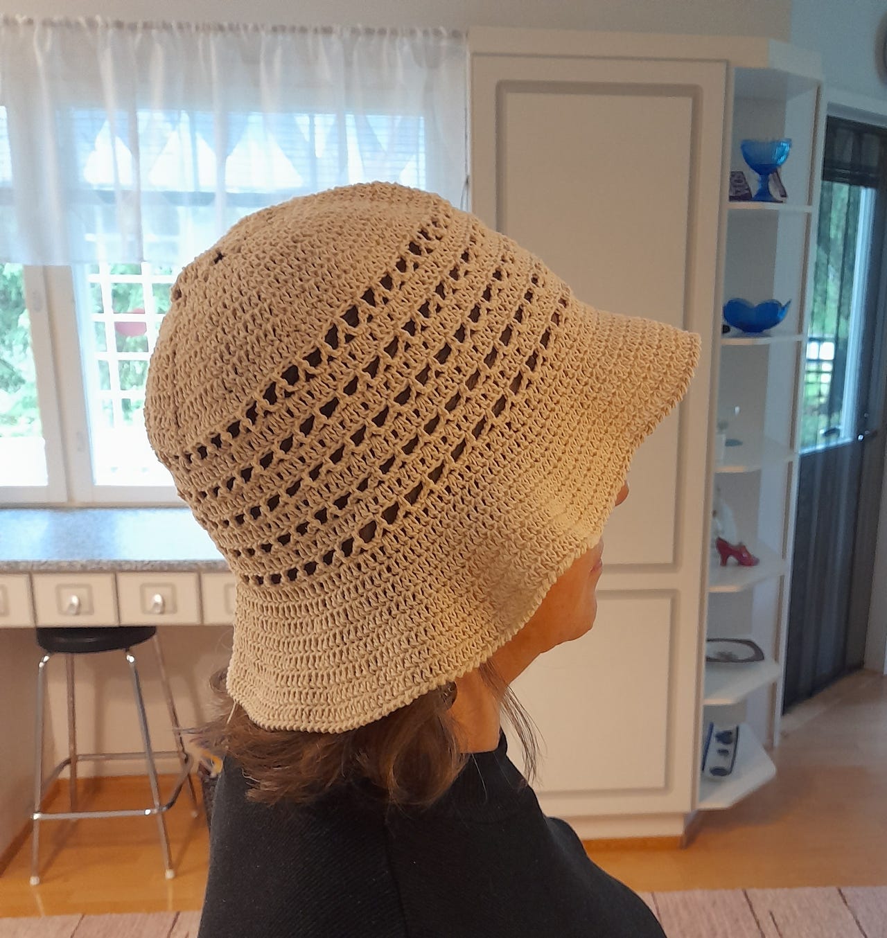 Käsinvirkattu hattu
