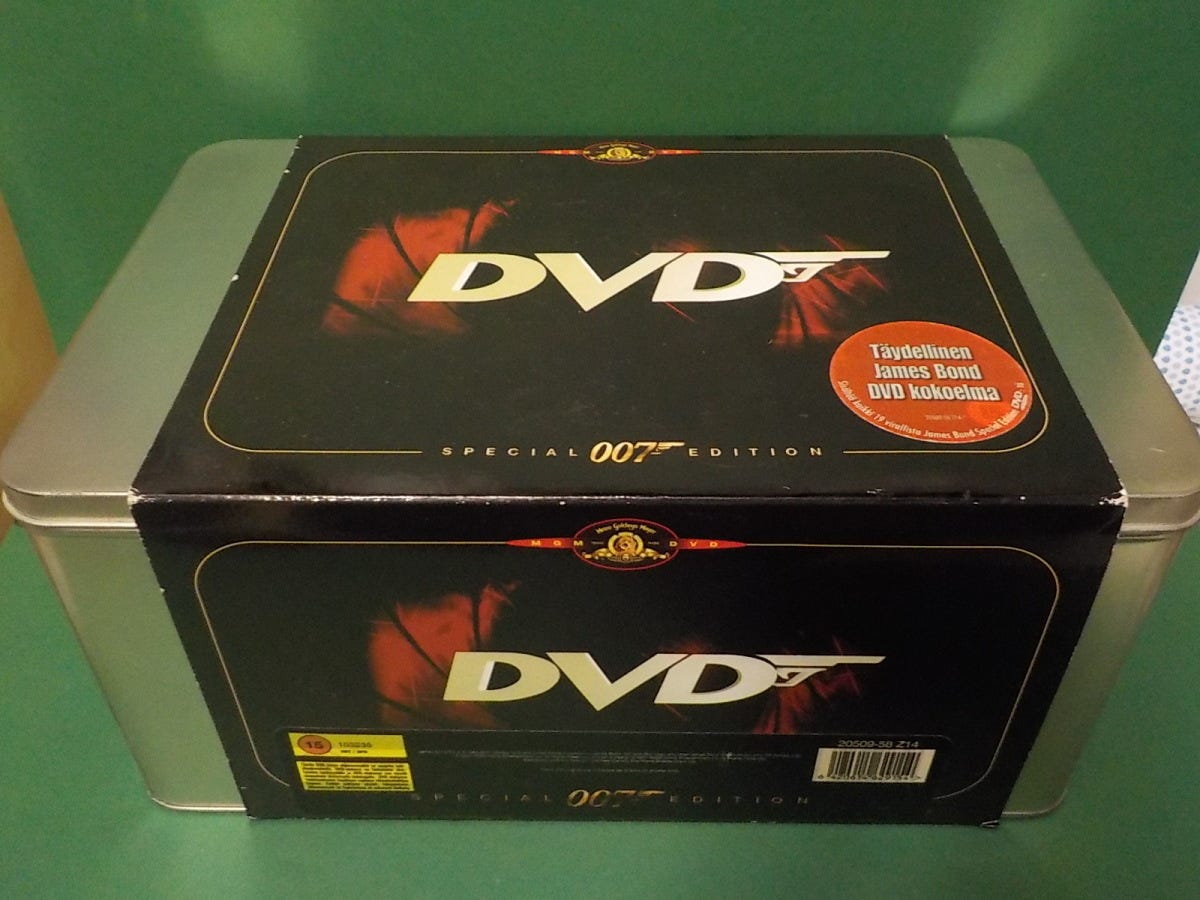 007 DVD 11枚セット DVDのボンド全部持ってるよ、ダニエルの前のやつね。すごい