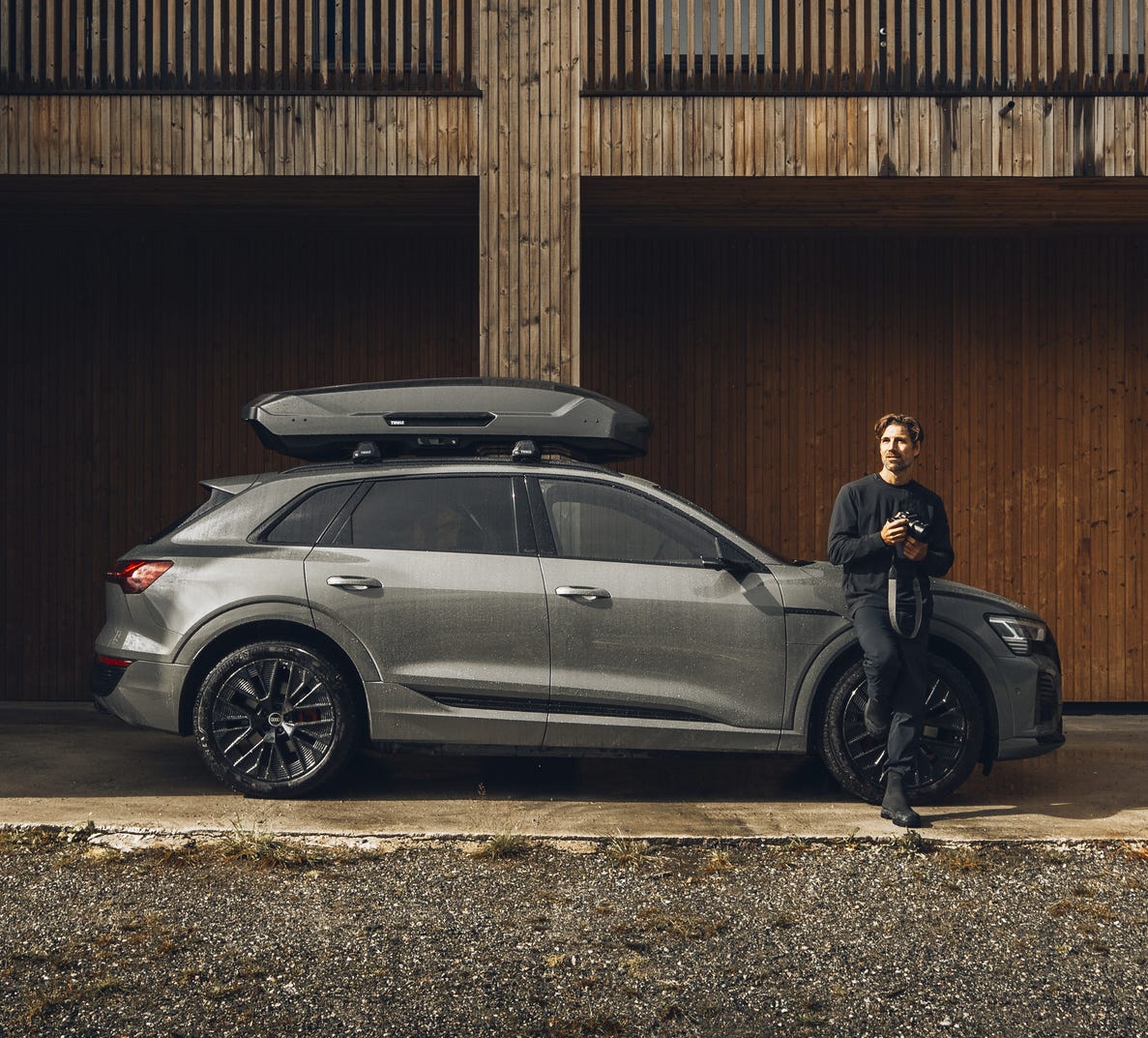 Thule Motion 3 XXL Titan Glossy suksiboksi / kuljetuslaatikko