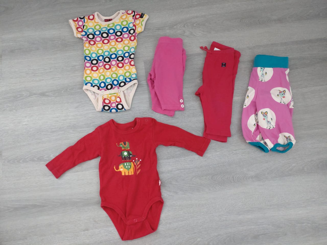 Tytölle bodyt ja shortsit 62/68