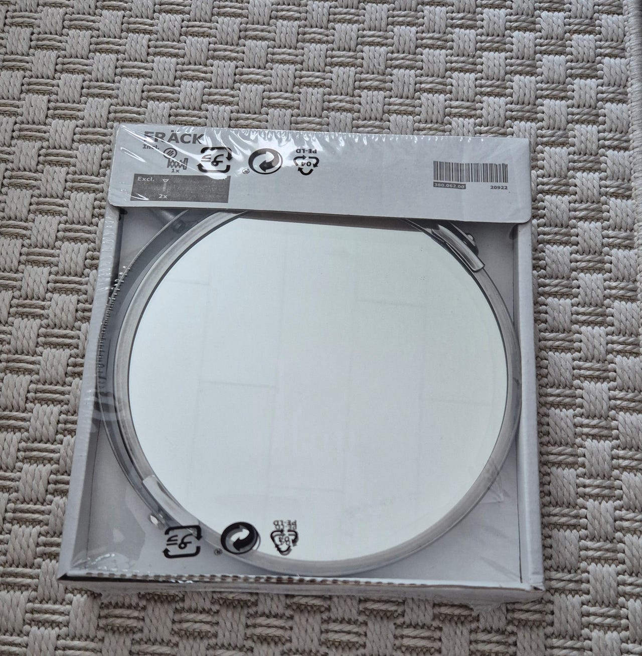 Ikea Fräck seinään kiinnitettävä peili
