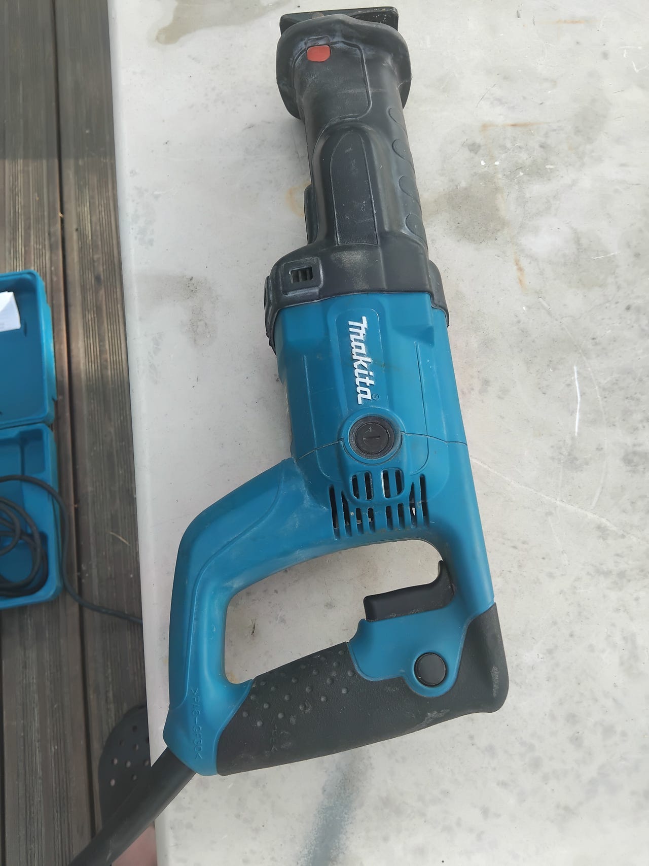 Sähkökäyttöinen puukkosaha makita jr3050 t