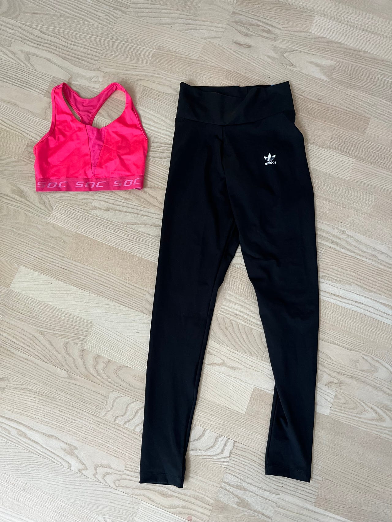 Sports bra and leggings