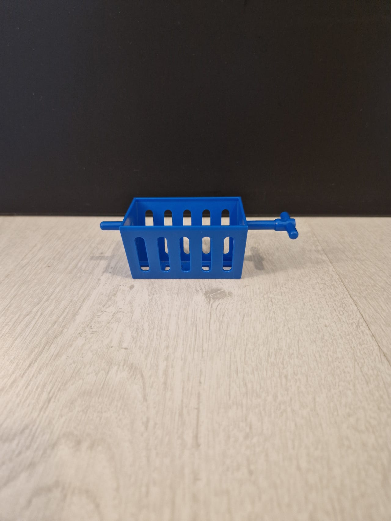 Lego Duplo, sininen eläinten syöttökaukalo