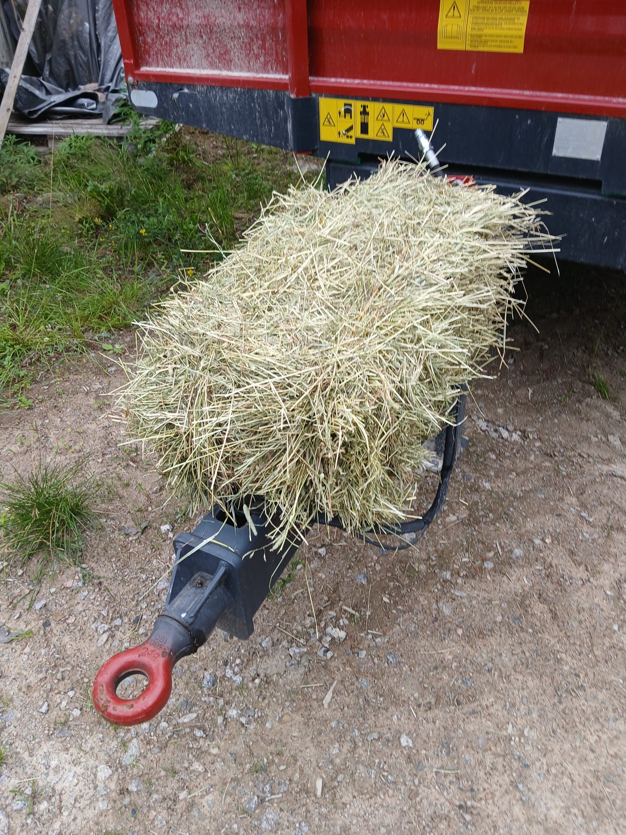 Heinää pienpaalissa