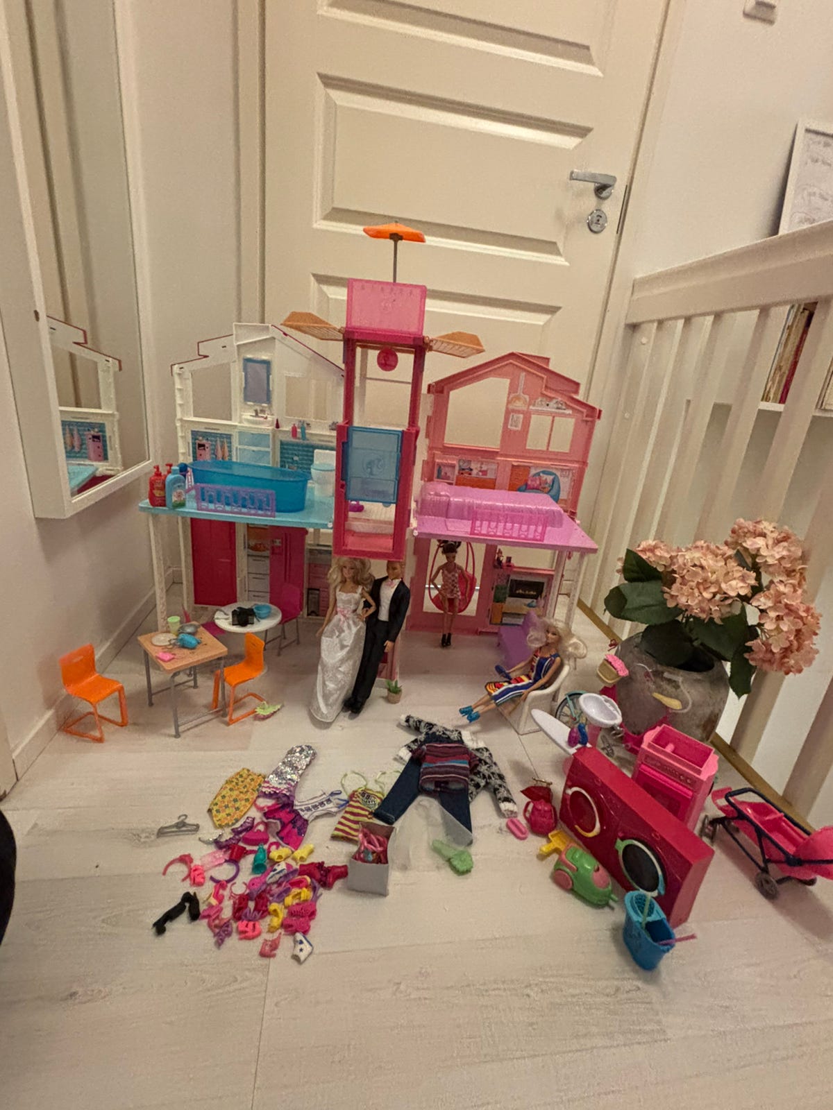 Barbie Malibu talo ja paljon muuta Barbie tavaraa