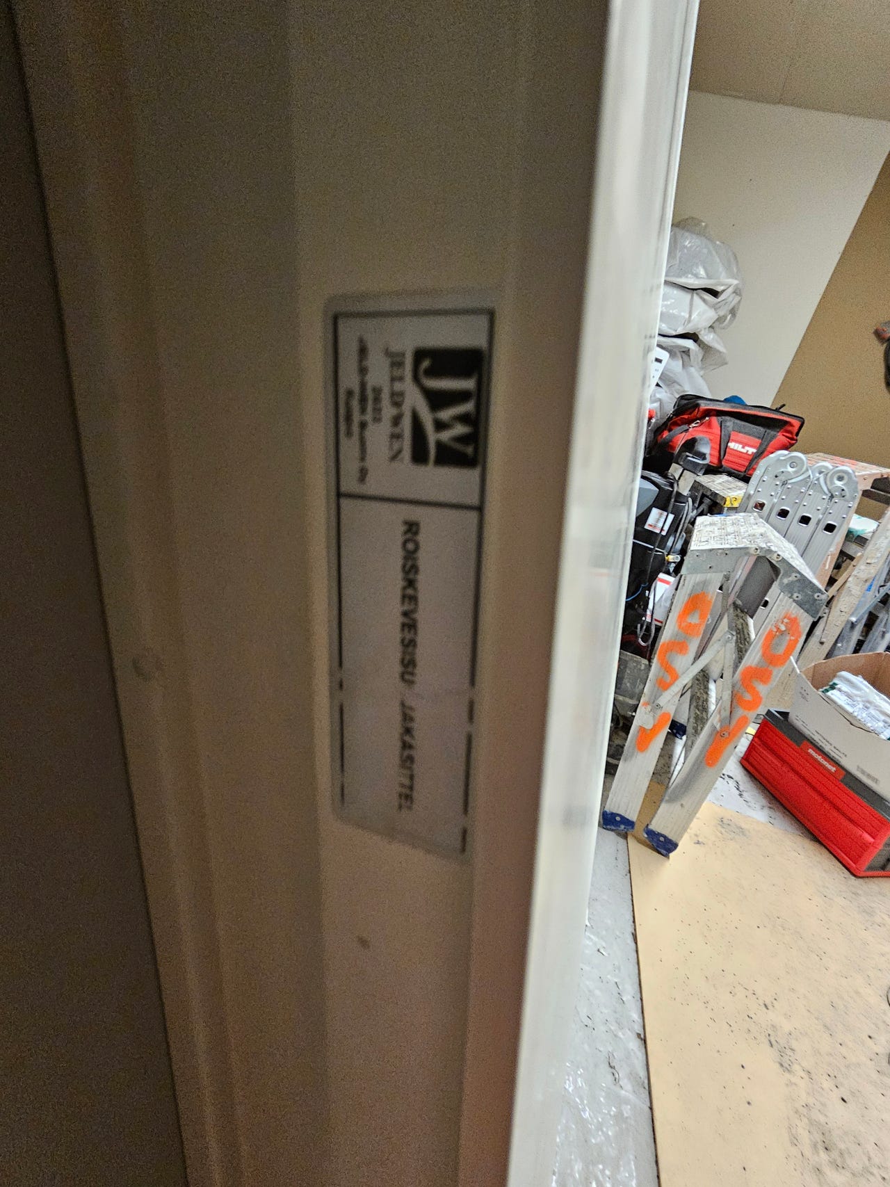 Myydän kaikki erilaiset ovet kerralla