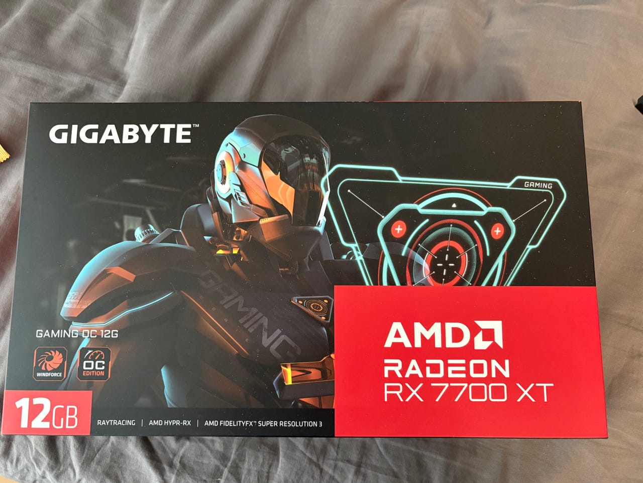 Radeon RX 7700xt 12GB näytönohjain myynnissä!