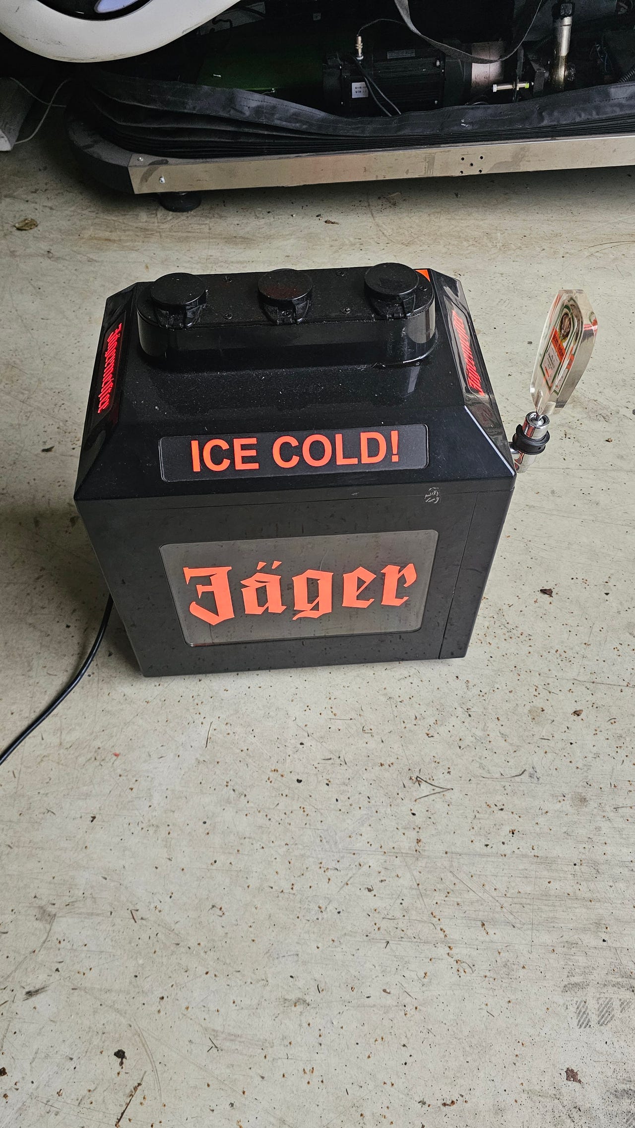 Jägermaister kylmäkone