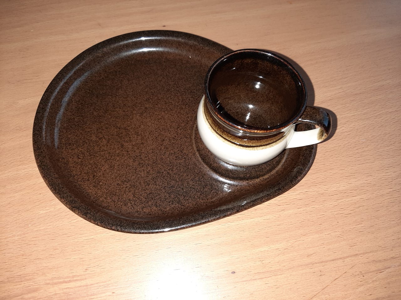Erilaisia keittiön astioita