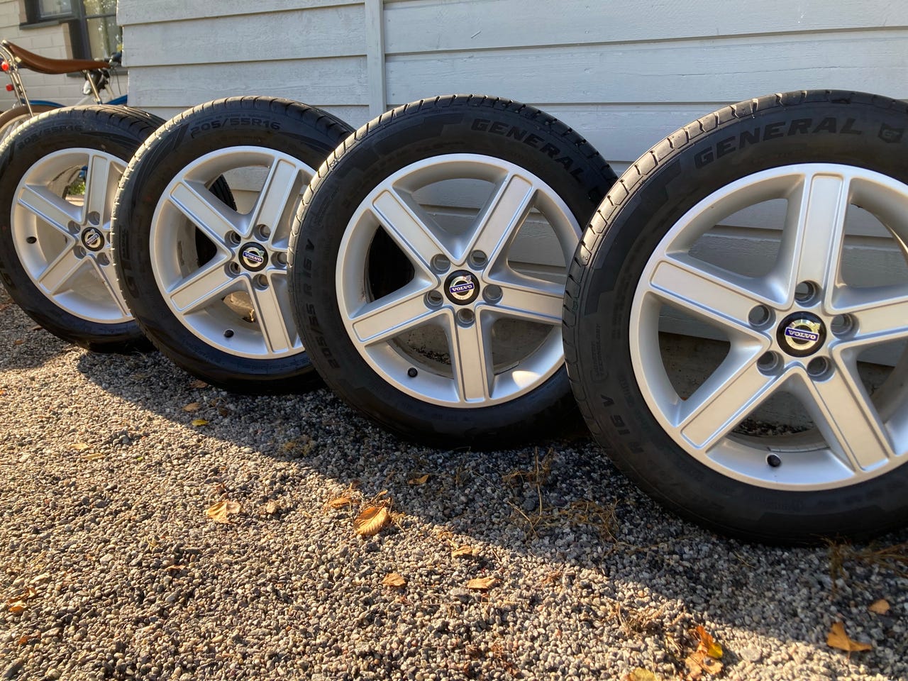 borbet-ford-volvo-aluvanteet-205-55-r16-hyvill-kes-renkailla-volvo