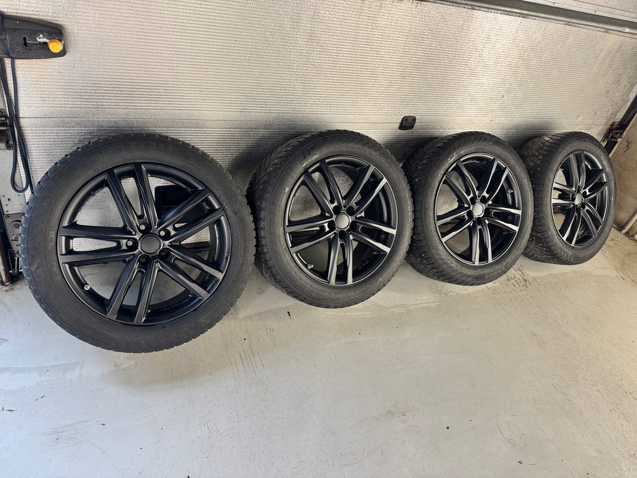 245 50 R19Nokian Hakkapeliitta 10SUV 105T +BMW X3 sopivat vanteet