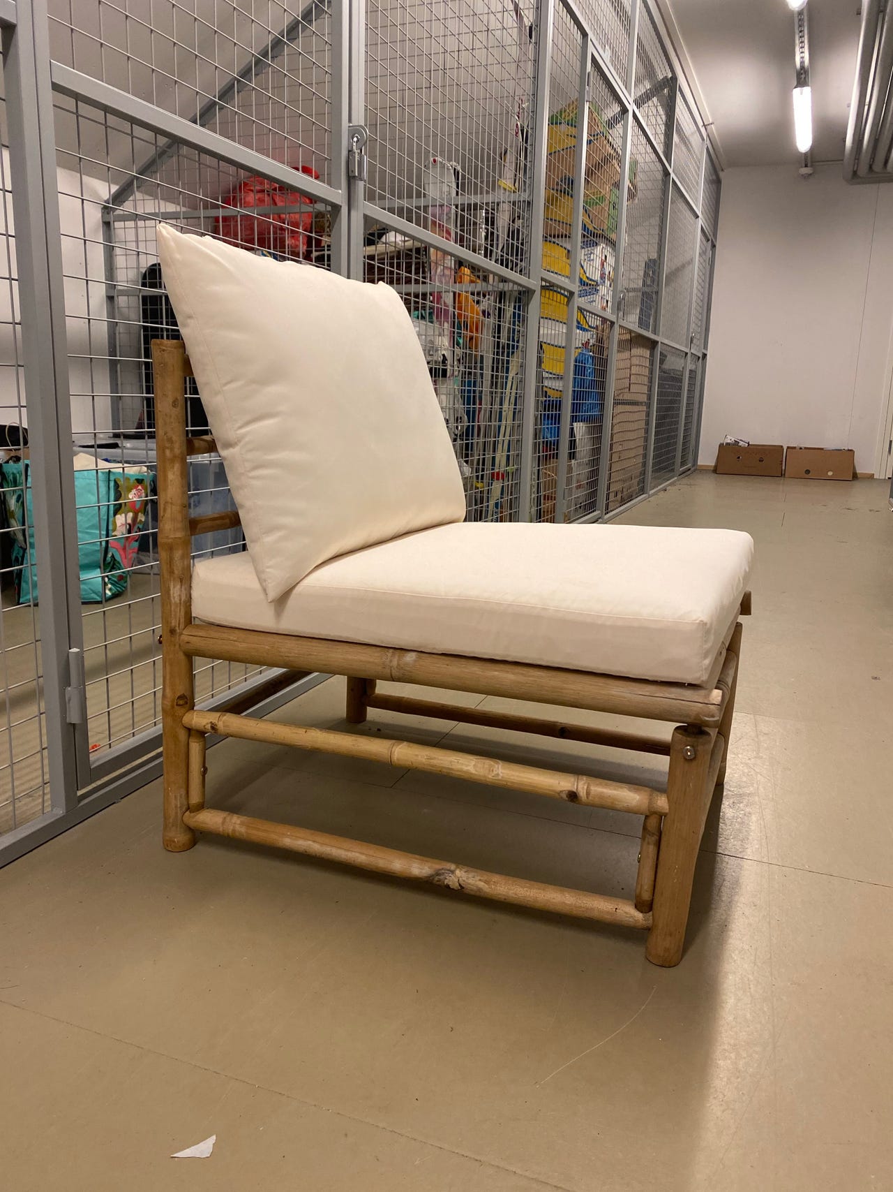 Boho-henkinen bambu nojatuoli tyynyillä