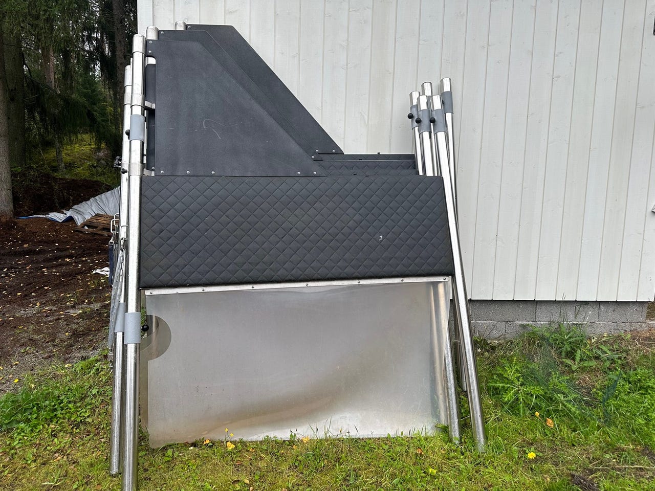 Hevosauton väliseinät