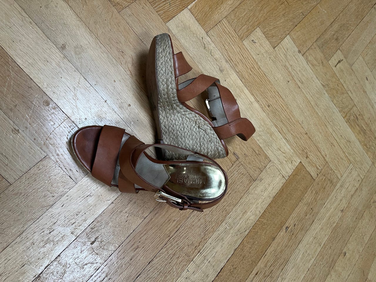 Michael Kors kiilakorko sandaalit