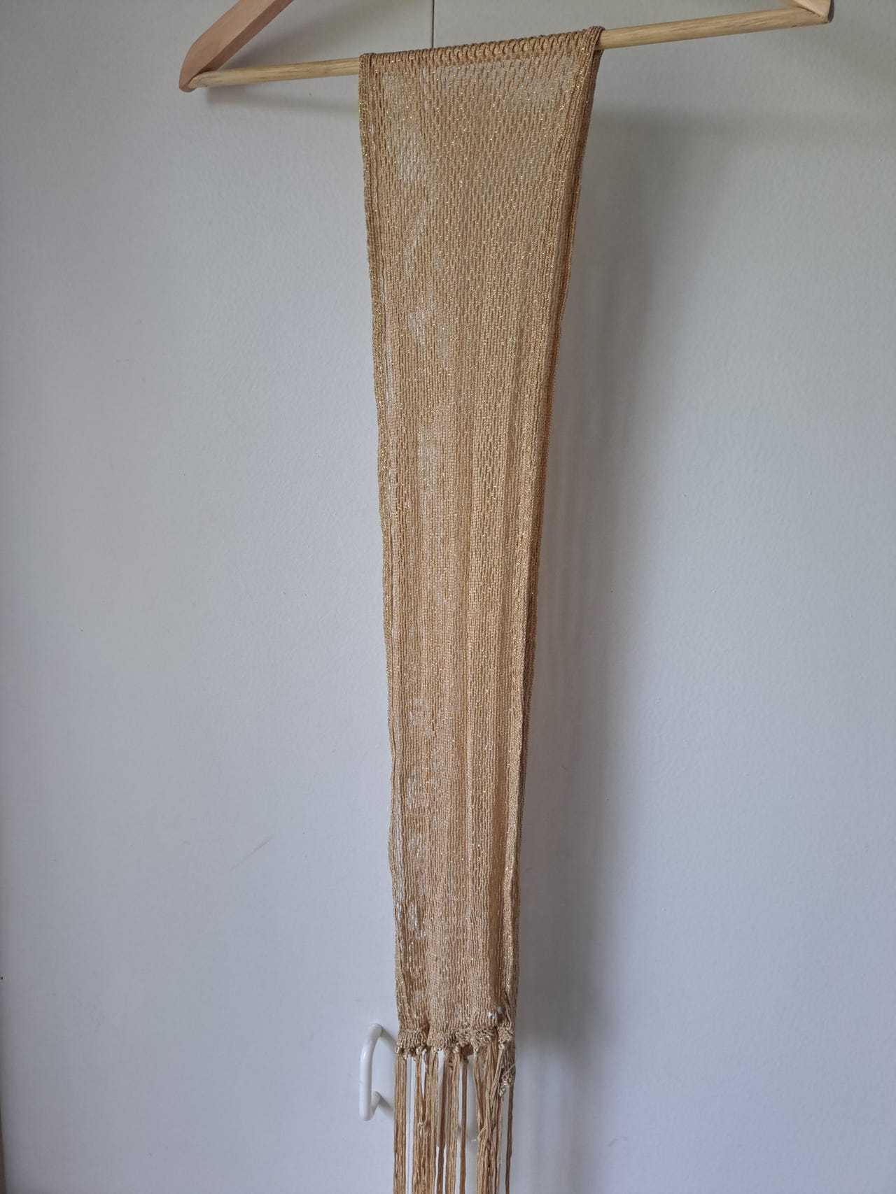 Beige huivi