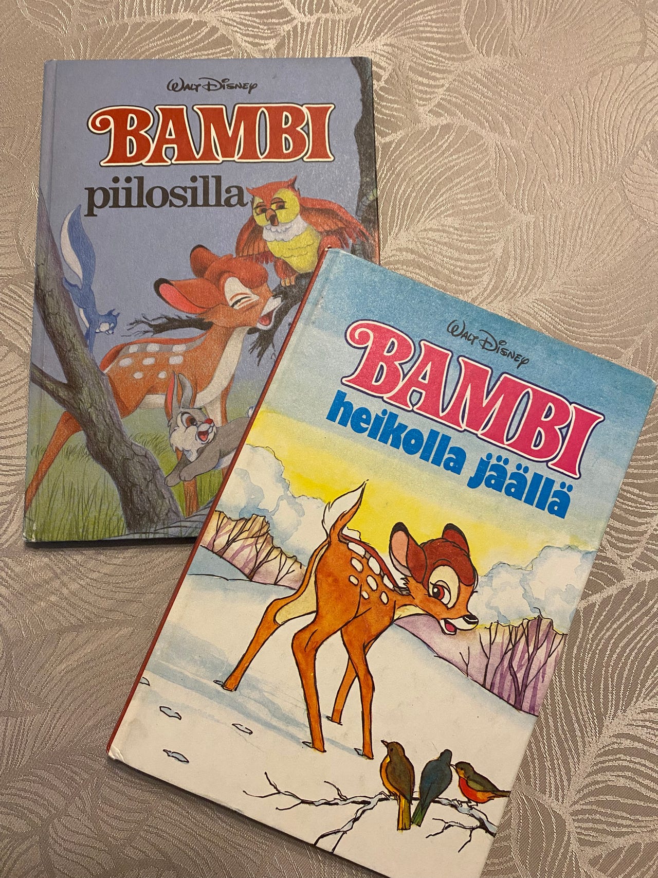 Kirjakerhon kirjat Bambi 80- luku