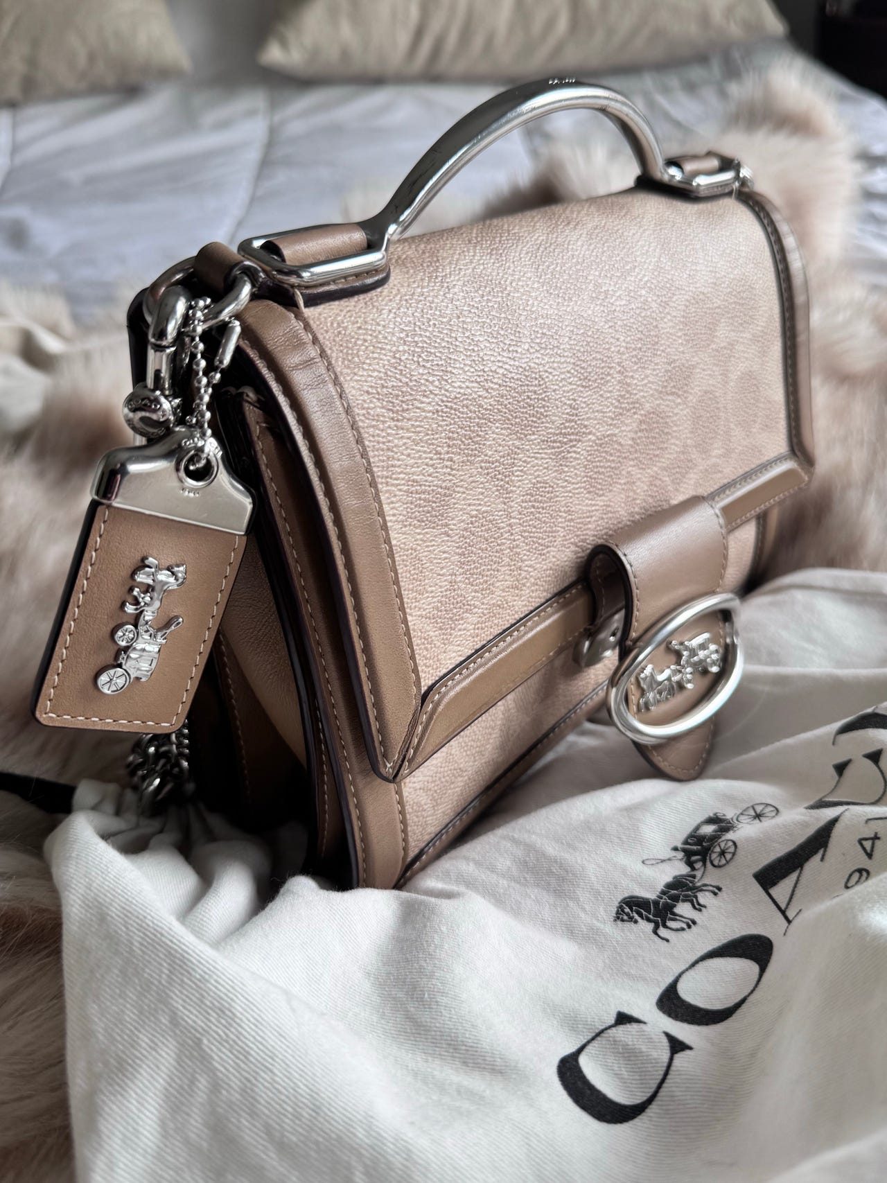 Coach Riley 22 Sand Taupe, premium 1941-mallisto