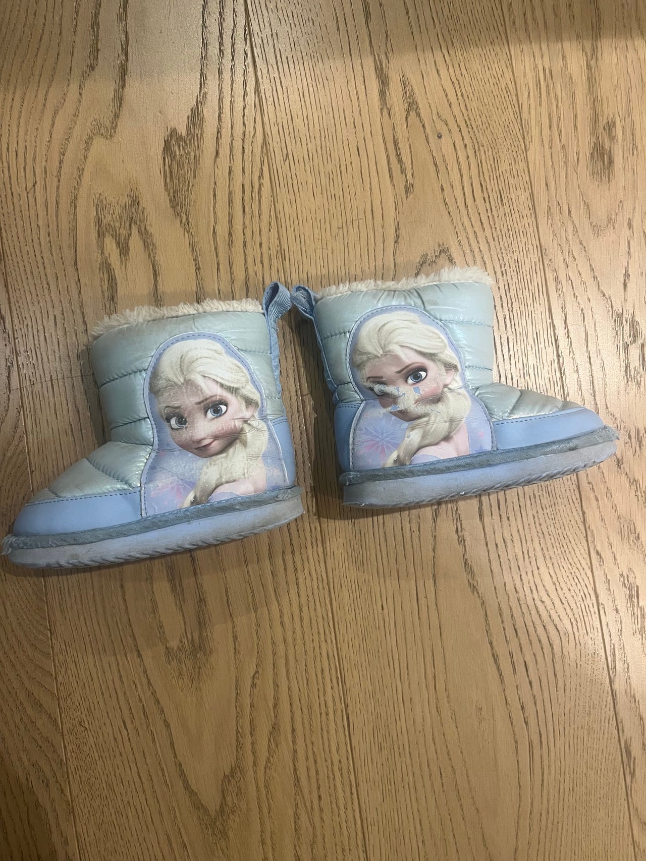 Frozen kevyet ja pehmeät karvatoppakengät 24/25