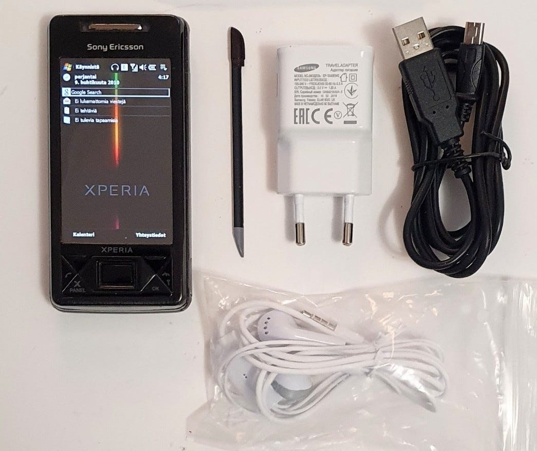 Xperia X1, viallinen, käynnistyy, tarvikkeineen