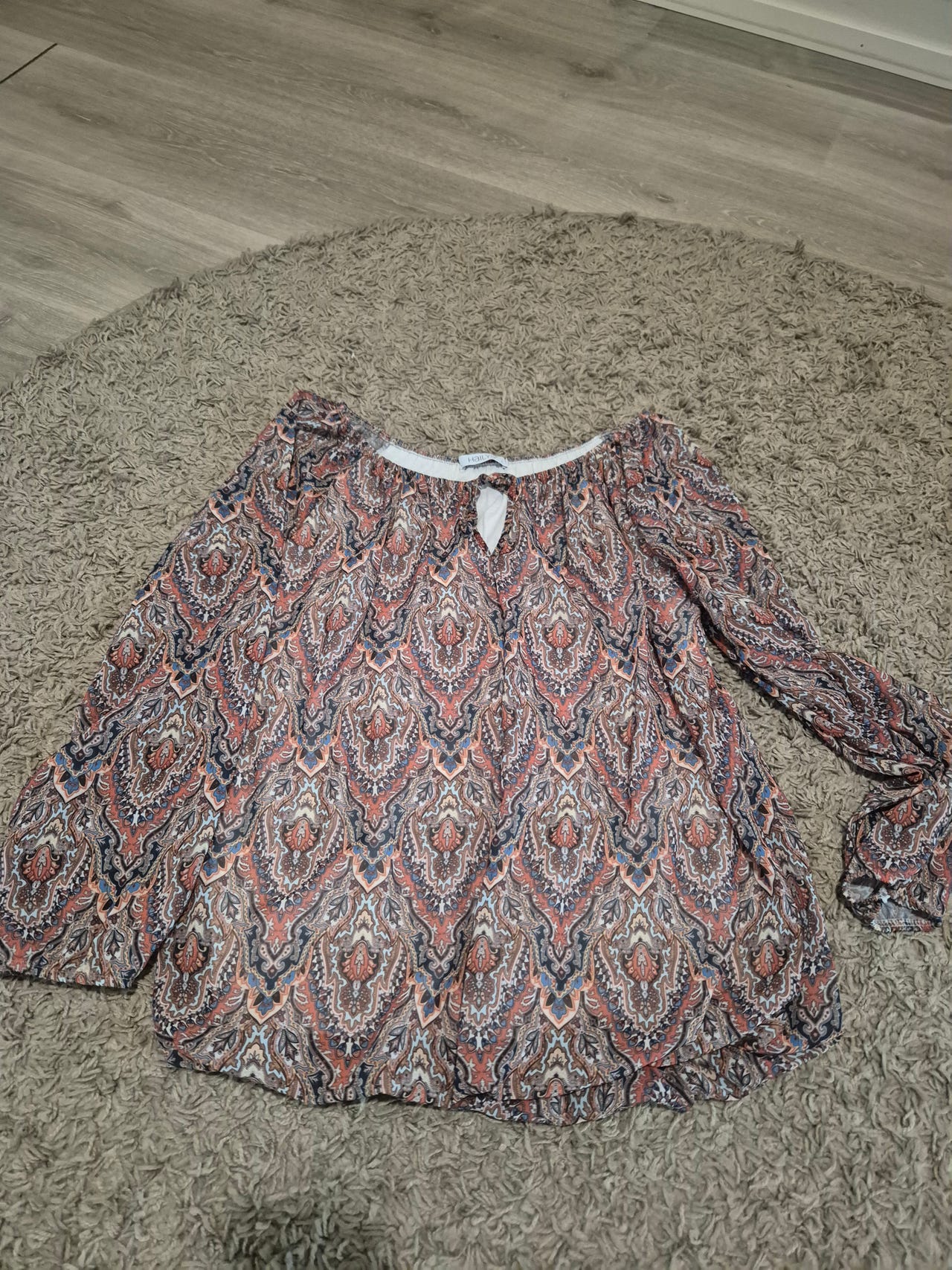 2 kpl Hailys paitoja L, vähän käytettyjä