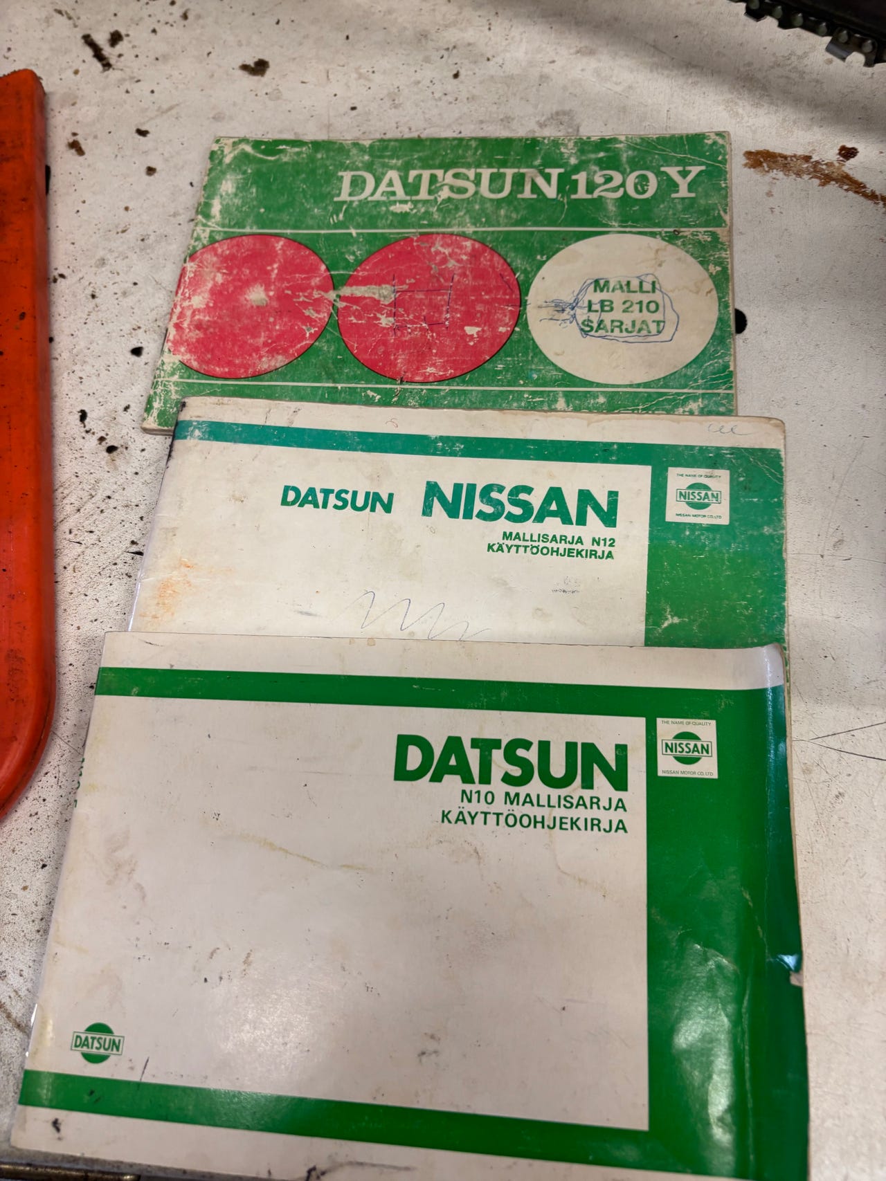 Datsun Nissan 120Y Käyttöohjekirja ja Mallisarja
