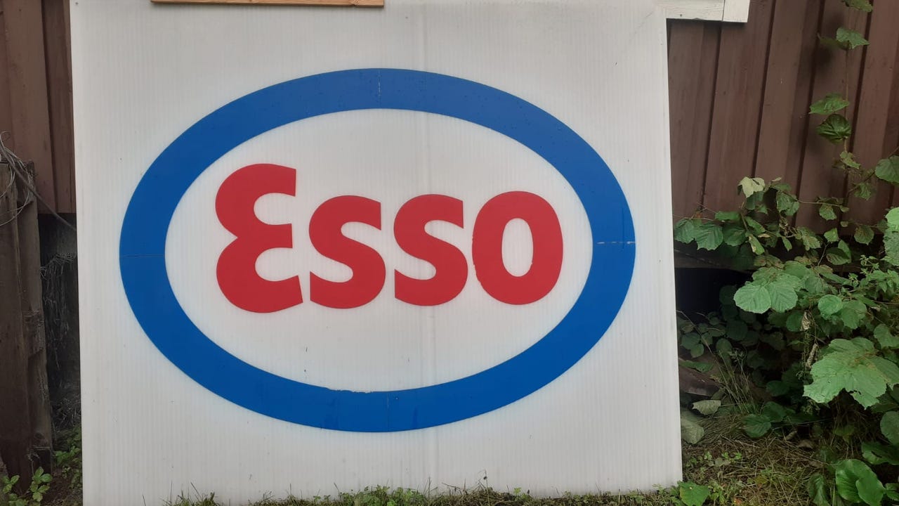 ESSO  Valomainoskyltti+Muuta Essoa