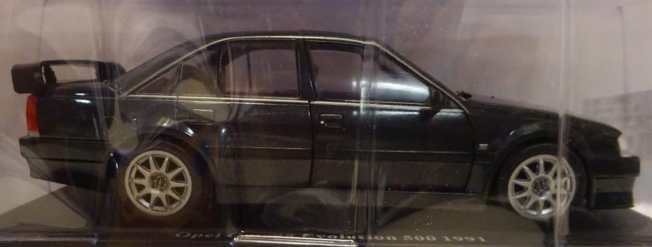 Pienoismalli Opel Omega Evo 500 1/24