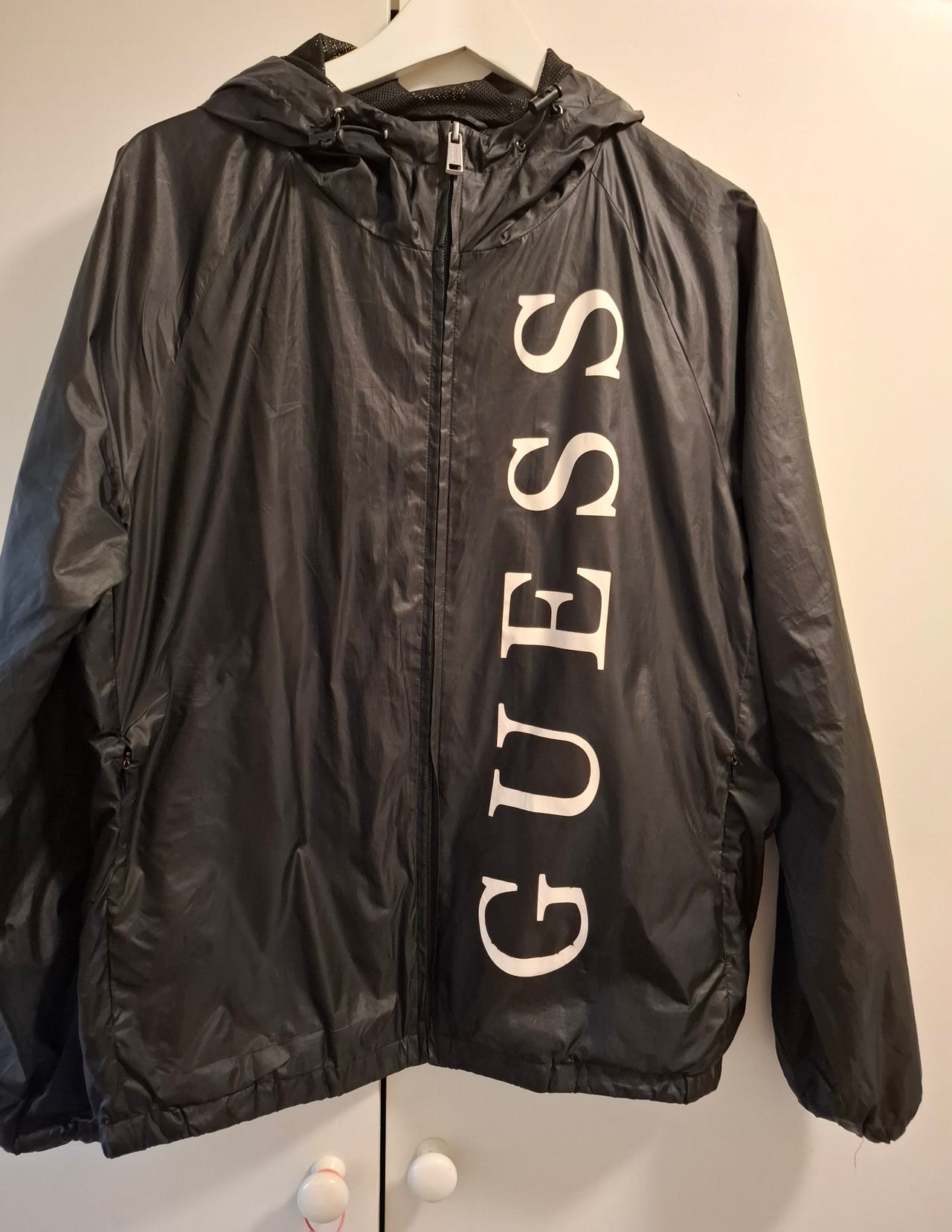 Aito Guess tuulitakki koko L * miesten mitoitus