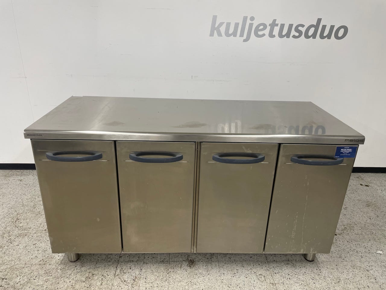 Metos RST-Poytä kaapeilla 160cm