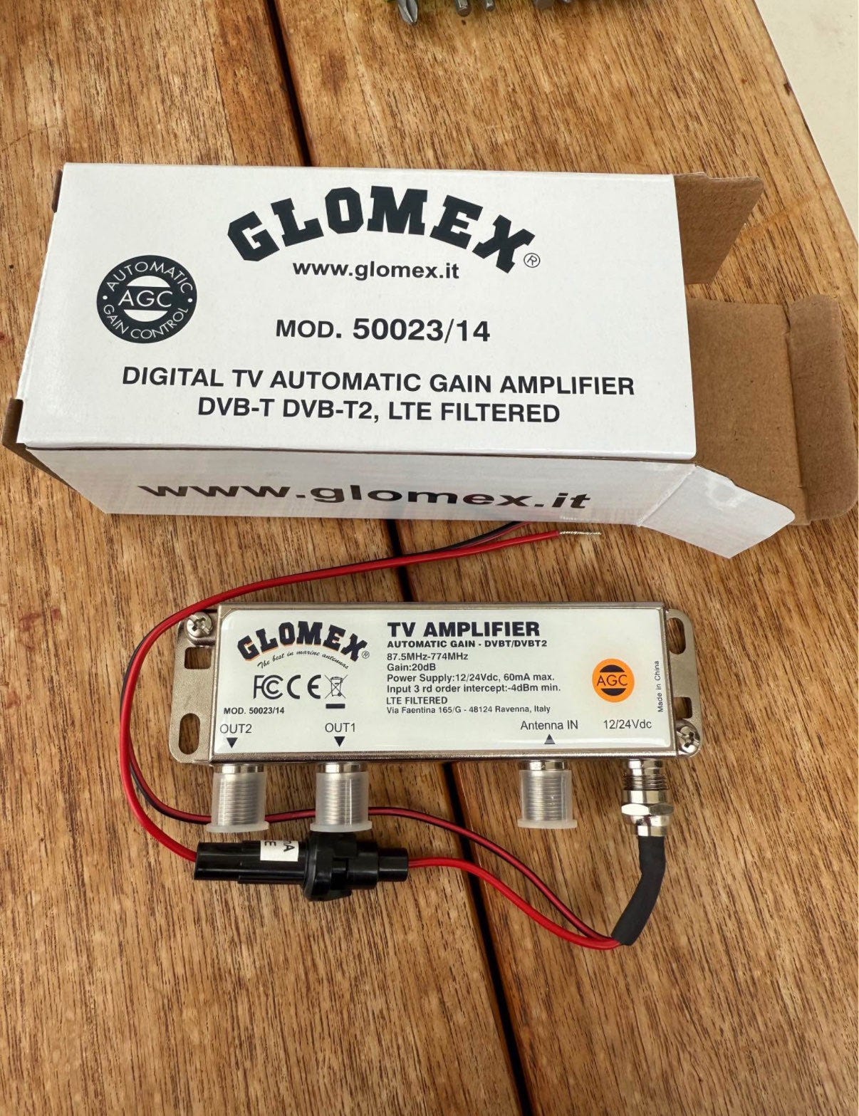 Glomex Amplificateur AGC 12-24V Pour Antennes TV Nashira & Talitha – Gain Automatique, 2 Sorties TV/FM