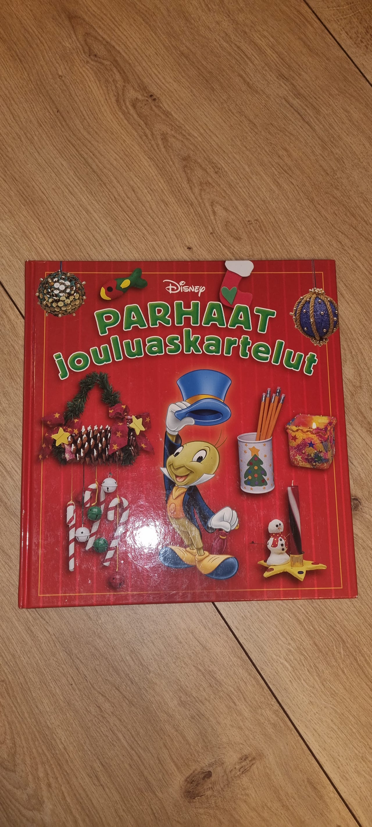Joulu askartelu kirja disney