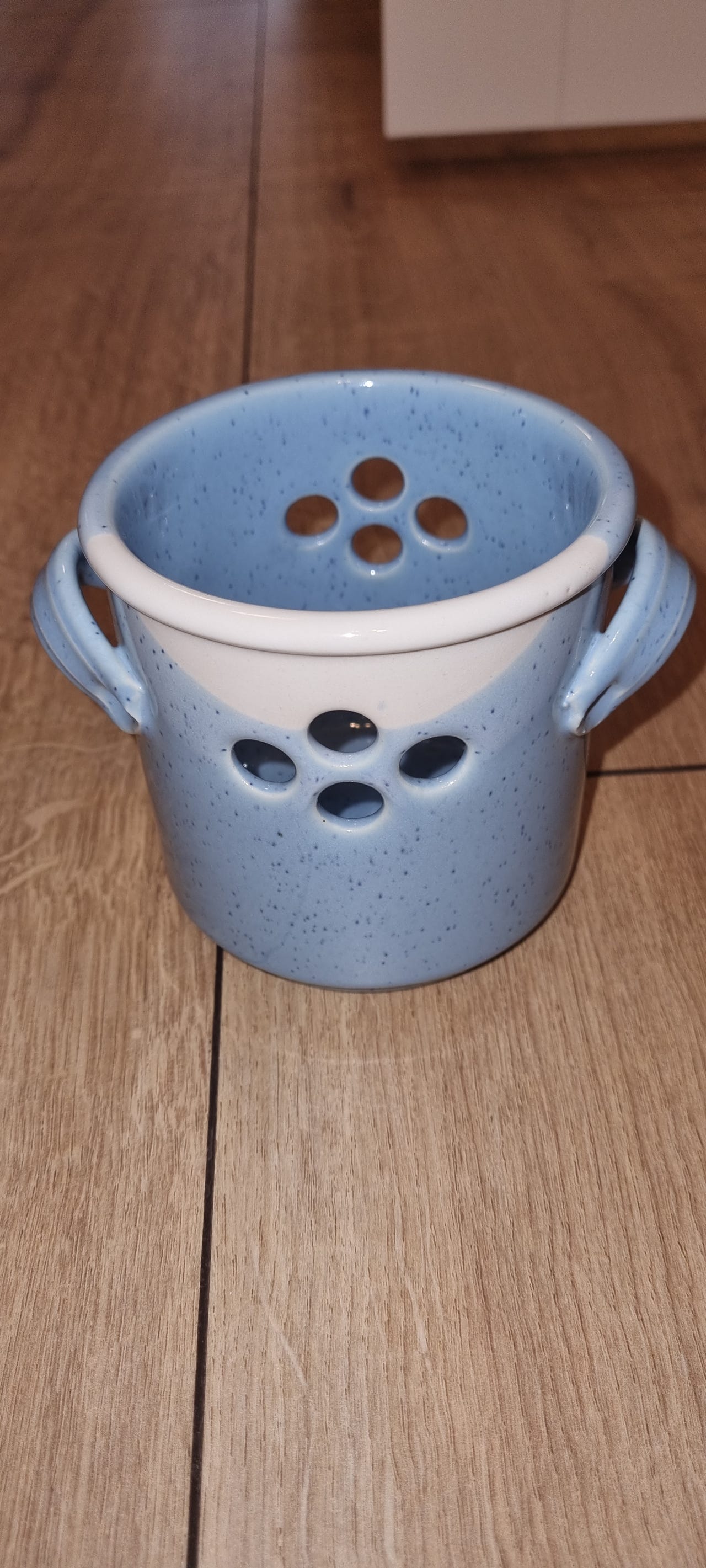 Kultakeramiikka purkki