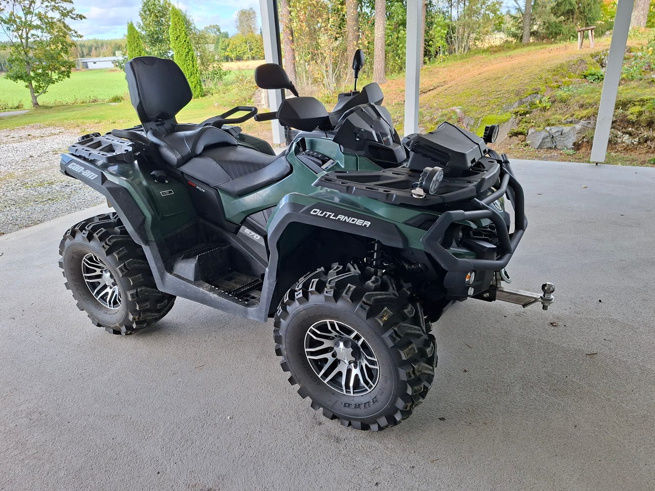 Mönkijä can-am 570 outlander max