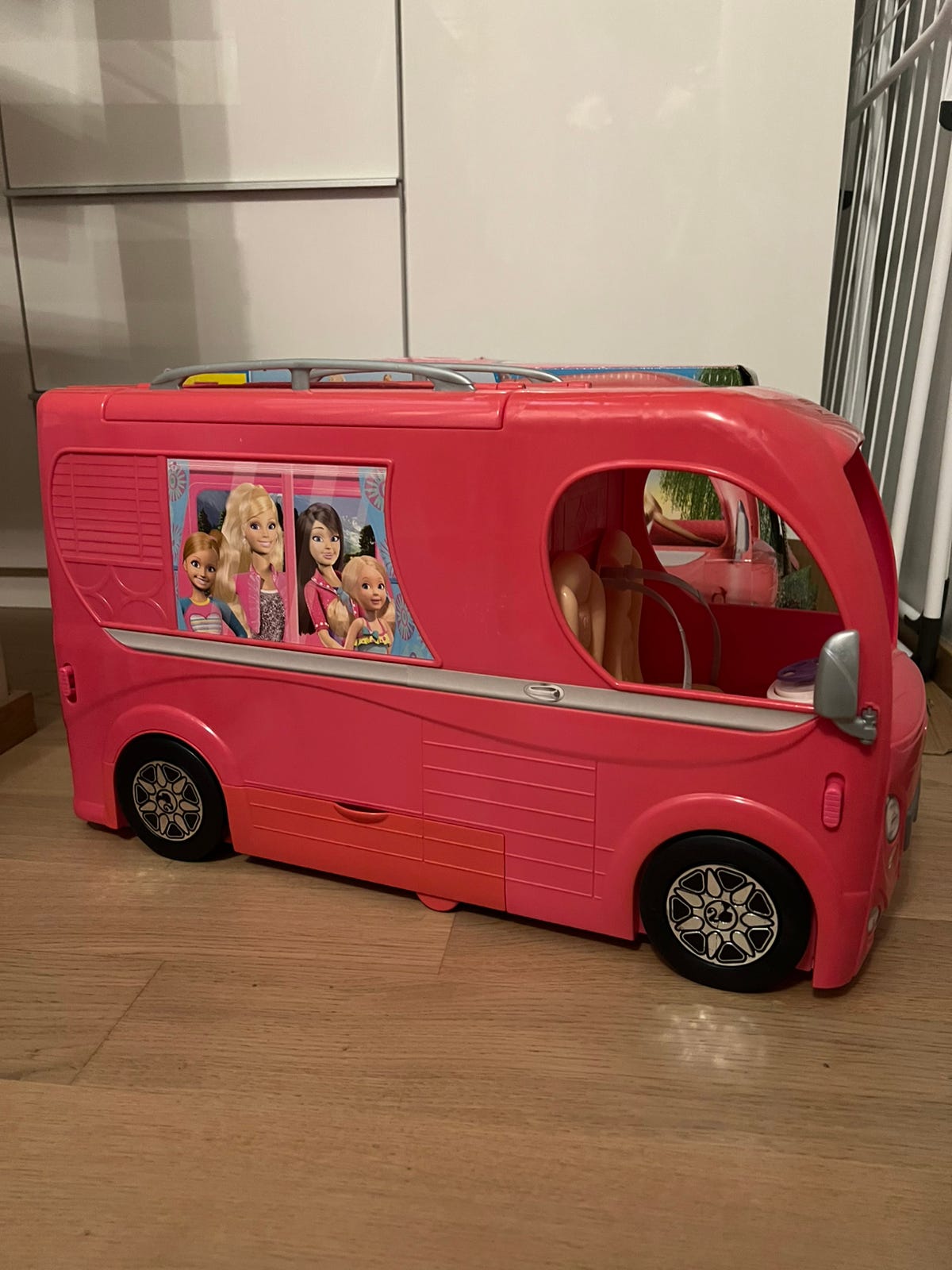 Barbie matkailuauto